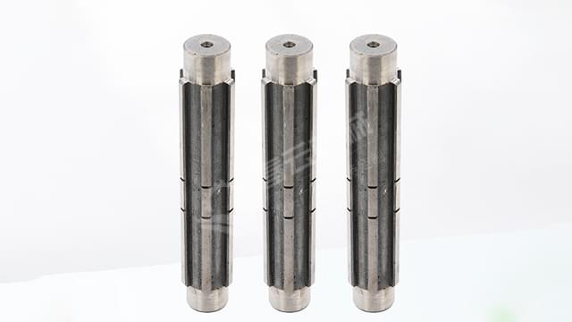 21变速箱主变速箱轴 第三轴