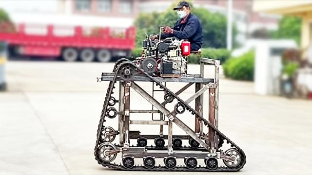 玉米履带施肥车 拷贝1