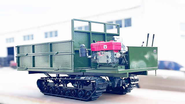 深绿色履带车