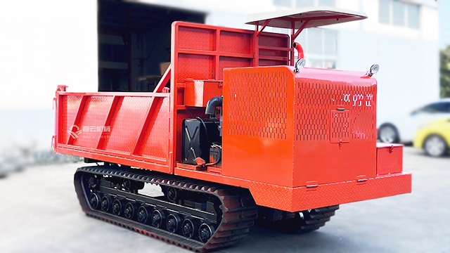 <i style='color:red'>履带式自卸车</i>