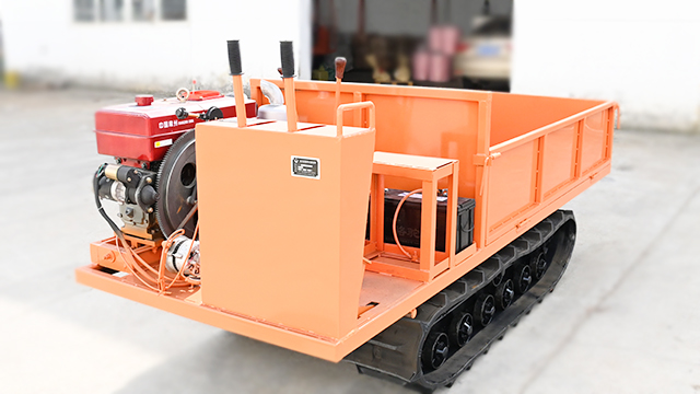 橙色履带运输车
