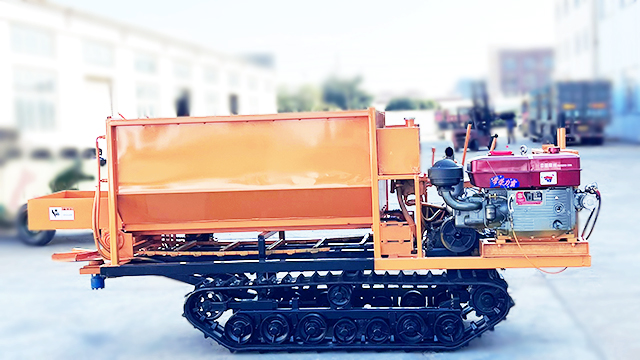 春云履带式撒粪车春耕施肥省力更省钱